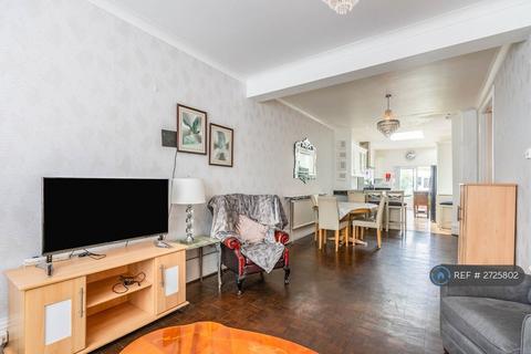 5 bedroom end of terrace house to rent, Berkshire Gardens, London, N13