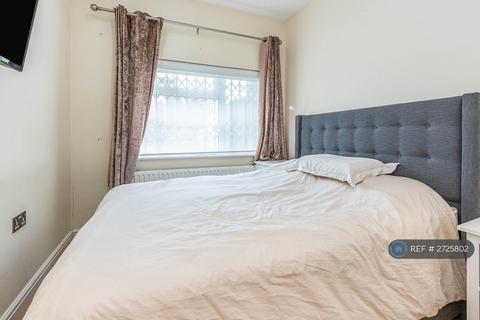 5 bedroom end of terrace house to rent, Berkshire Gardens, London, N13