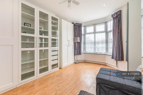 5 bedroom end of terrace house to rent, Berkshire Gardens, London, N13
