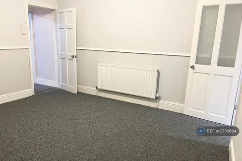 2 bedroom terraced house to rent, Pinnington Road, Manchester, M18