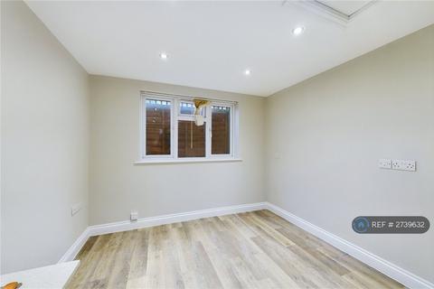 Studio to rent, Crown Lane, Theale, Reading, RG7