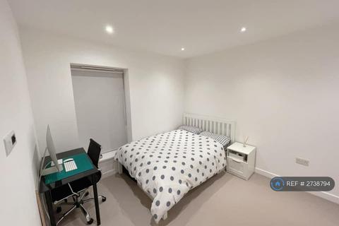 2 bedroom flat to rent, Hafer Road, London, SW11