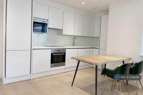 2 bedroom flat to rent, Hafer Road, London, SW11