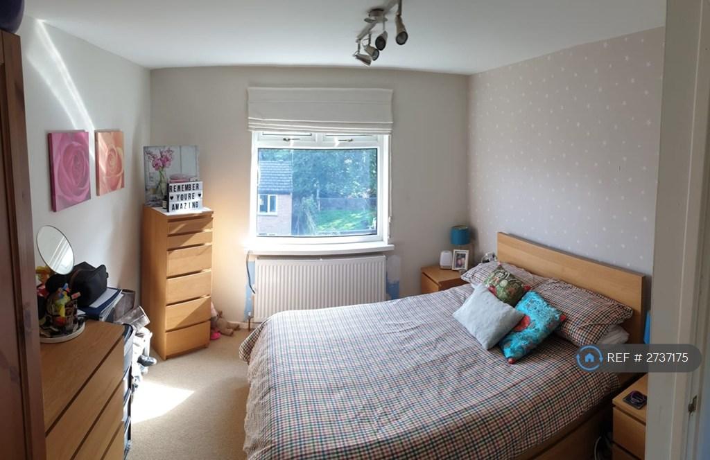 Double Bedroom.Wardrobe,Bedside Table Included