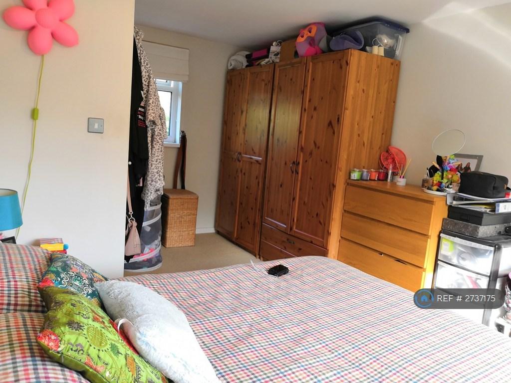 Double Bedroom. 1 Wardrobe