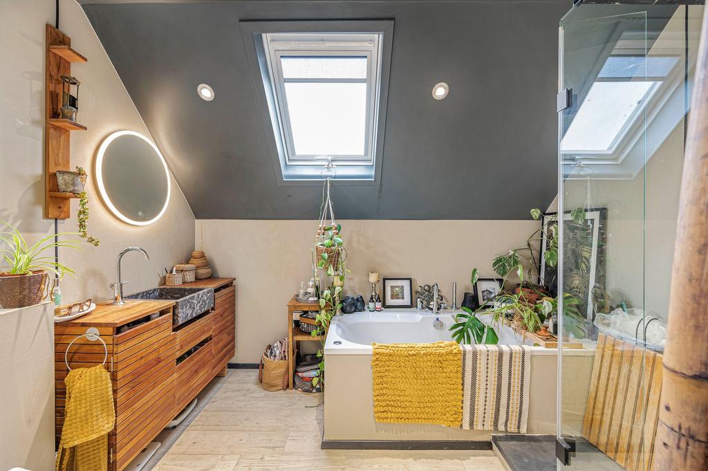 En-suite Bathroom