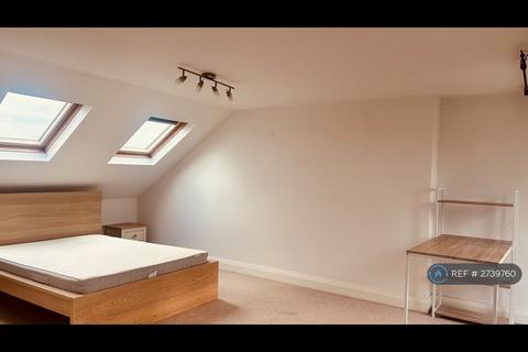 4 bedroom maisonette to rent, Swaby Road, London, SW18