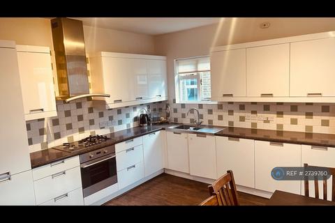 4 bedroom maisonette to rent, Swaby Road, London, SW18