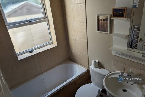 2 bedroom semi-detached house to rent, Alexandra Grove, Knaresborough, HG5