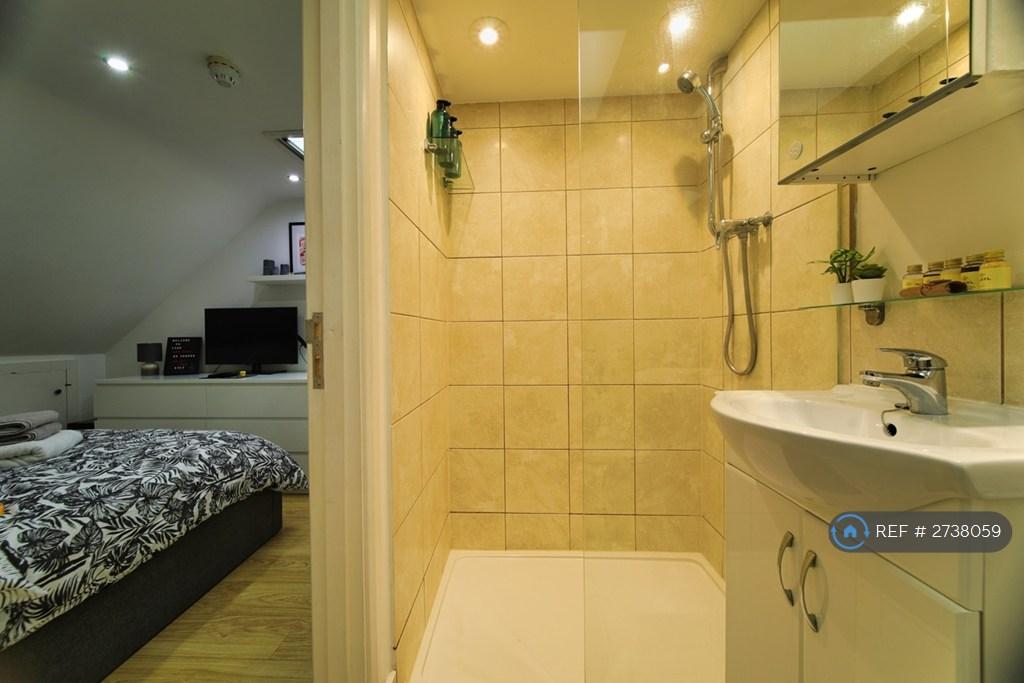 Shower In En-Suite