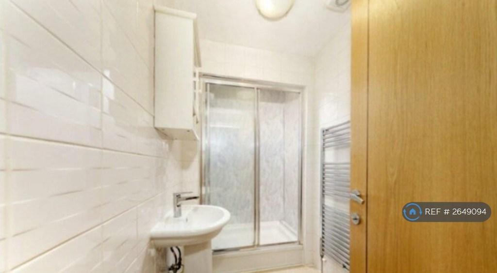 Modern & Spacious Shower Room