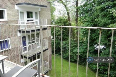 2 bedroom flat to rent, Hawthorne Close, Horsham, RH12