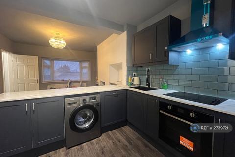 3 bedroom semi-detached house to rent, Astill Drive, Leicester, LE4
