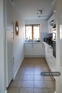 3 bedroom flat to rent, Oakshott Court, London, NW1