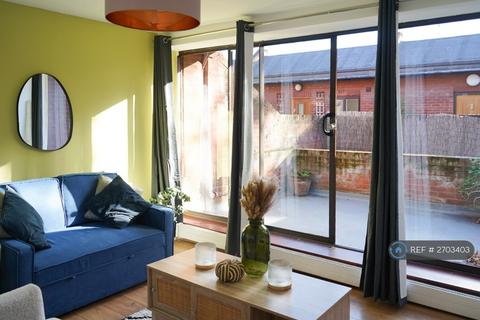 3 bedroom flat to rent, Oakshott Court, London, NW1