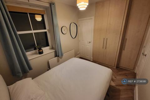 2 bedroom flat to rent, Spen Lane, Leeds, LS16
