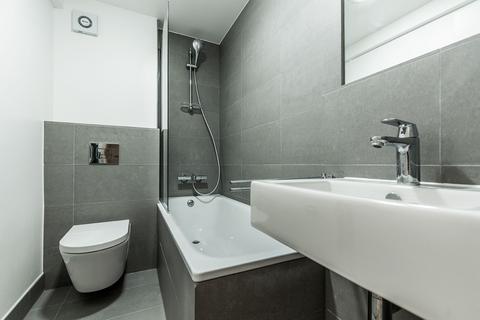 2 bedroom flat to rent, Lambert Court, Bushey Grove Road