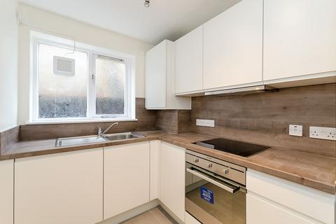 Ground floor flat to rent - Jerome Court, The Limes Avenue