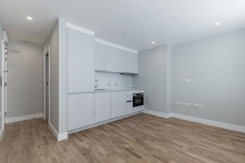 Ground floor flat to rent - Broadhurst Gardens
