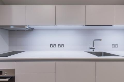 Ground floor flat to rent, Broadhurst Gardens