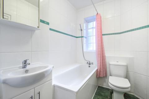 Studio to rent, Howitt Road, Belsize Park, London, NW3