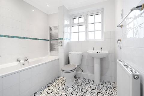 4 bedroom end of terrace house to rent, Clayhall Lane, Reigate, Surrey, RH2