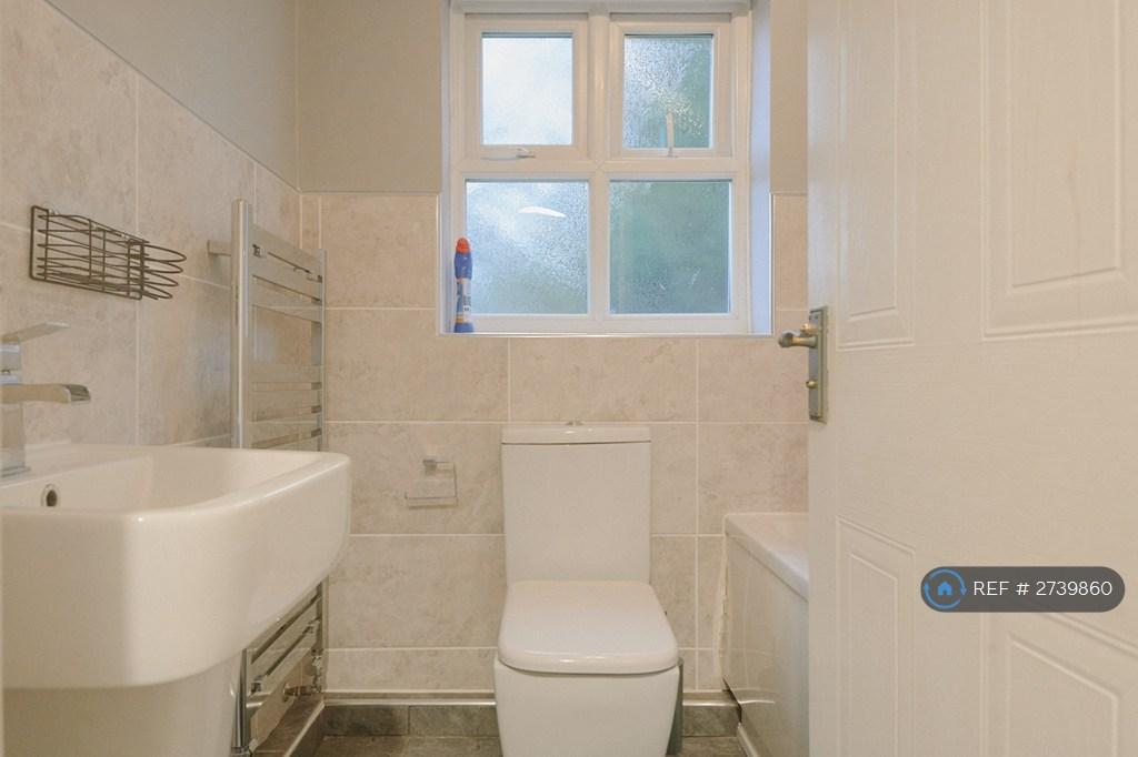 Family Bathroom 2