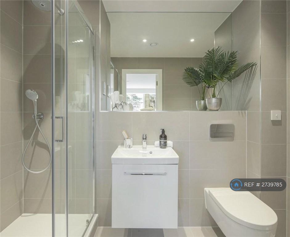 En-Suite (Bedroom 2)