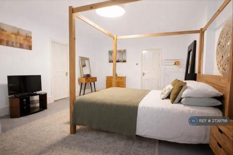 3 bedroom flat to rent, Lg, London, SW5