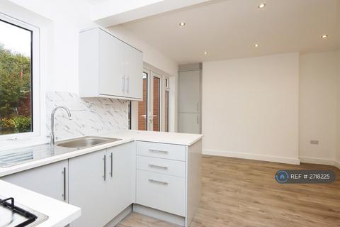 3 bedroom semi-detached house to rent, Green Park Road, Birmingham, B31