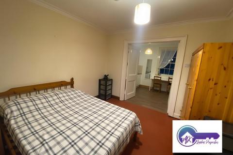 Studio to rent, London NW1