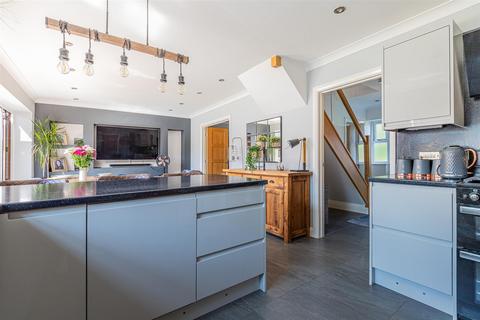 6 bedroom detached house for sale, Mountain Road, Caerphilly CF83