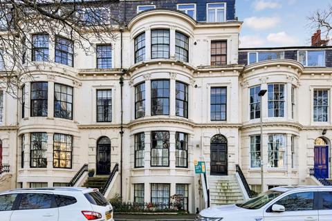 2 bedroom apartment for sale - Crown Terrace, Scarborough, North Yorkshire, YO11