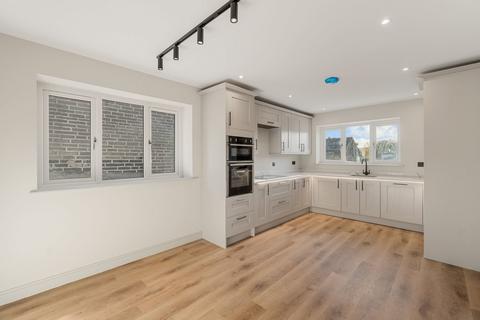 3 bedroom detached house for sale, Thornton Road, Bradford BD13