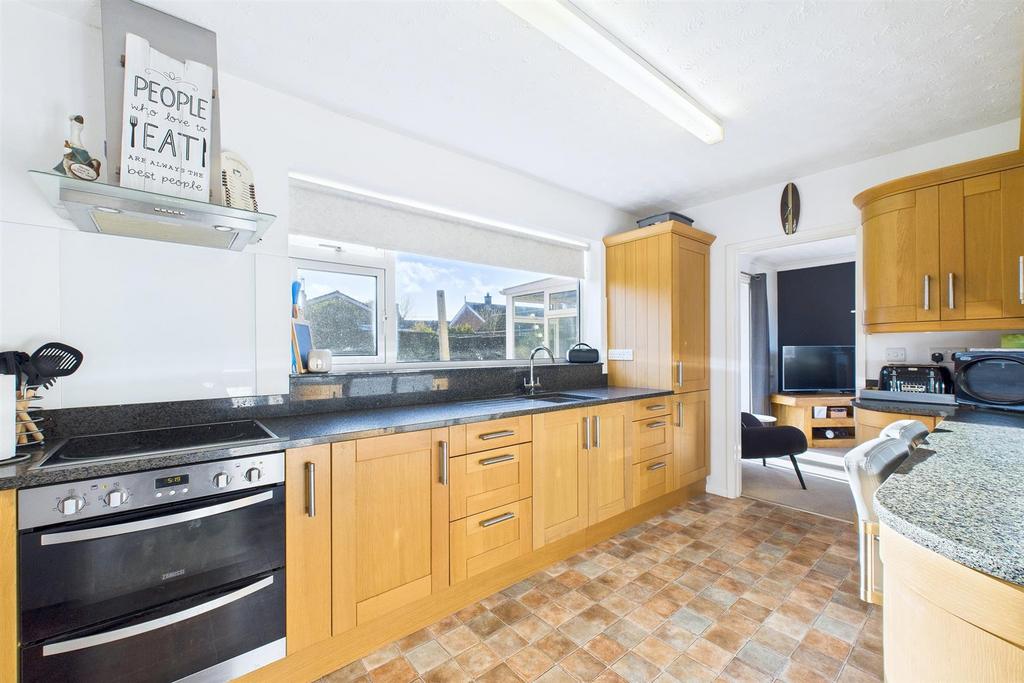 Kitchen 3.jpg