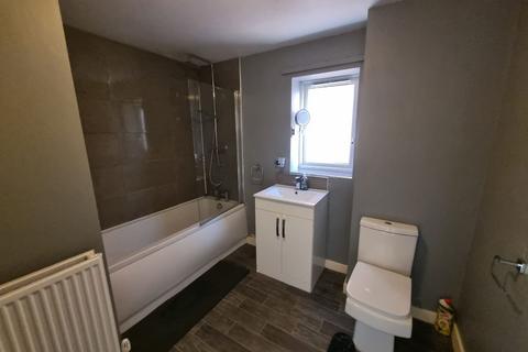 2 bedroom terraced house to rent, Bradfield Way, Dudley