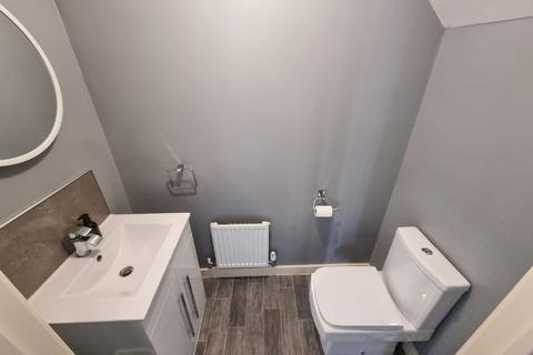 2 bedroom terraced house to rent, Bradfield Way, Dudley