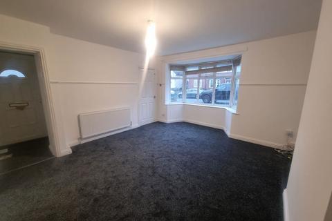 3 bedroom semi-detached house to rent, Princess Road, Oldbury, B68 9PU