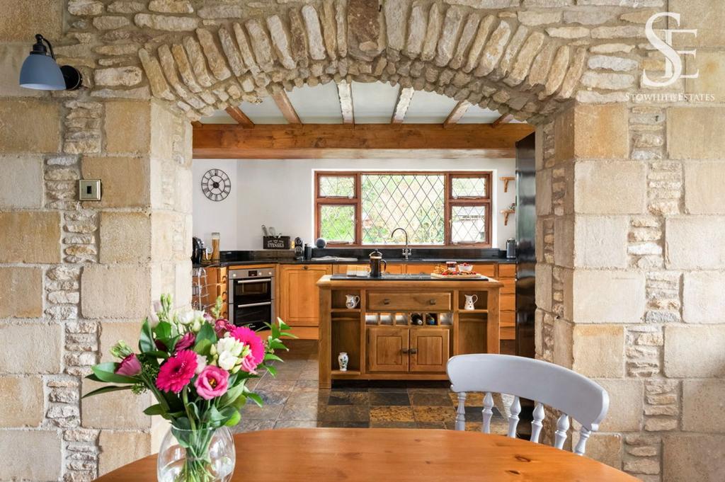 Kitchen/Dining Area