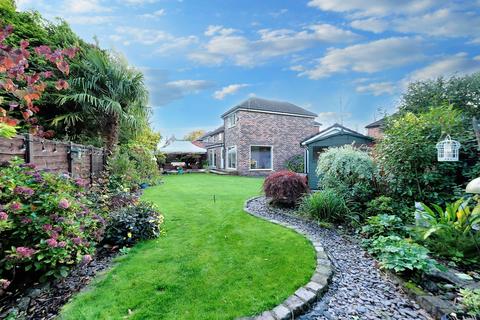 4 bedroom detached house for sale, Ravensdale Gardens, Eccles, M30