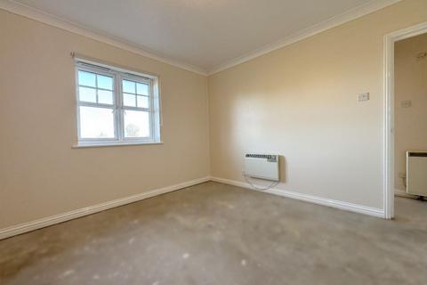 2 bedroom flat to rent, Leicester Court, Newbury Road, Crawley