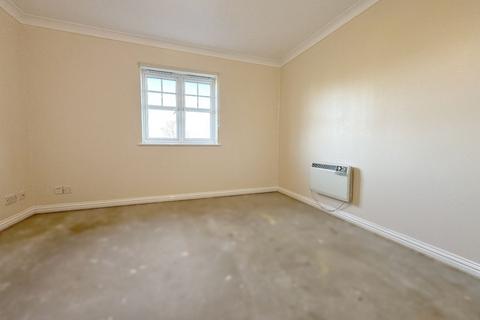 2 bedroom flat to rent, Leicester Court, Newbury Road, Crawley