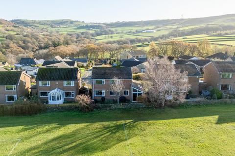 4 bedroom detached house for sale, Farfield Avenue, Holmfirth HD9