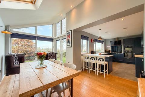 4 bedroom detached house for sale, Farfield Avenue, Holmfirth HD9