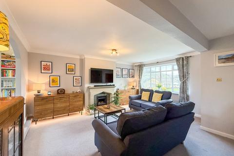 4 bedroom detached house for sale, Farfield Avenue, Holmfirth HD9