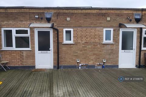 3 bedroom flat to rent, Hampton Court, Cradley Heath, B64