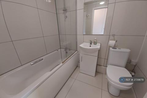 3 bedroom flat to rent, Hampton Court, Cradley Heath, B64