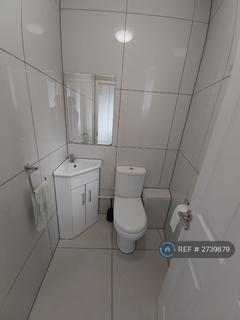3 bedroom flat to rent, Hampton Court, Cradley Heath, B64