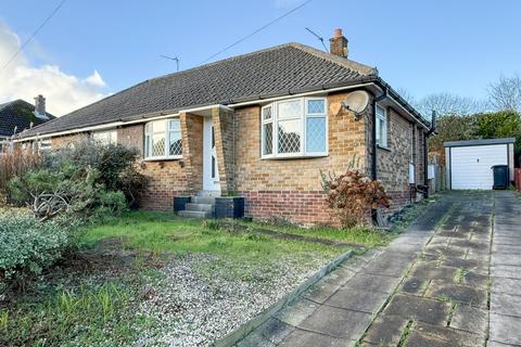 1 bedroom semi-detached bungalow for sale, Close Lea, Brighouse HD6