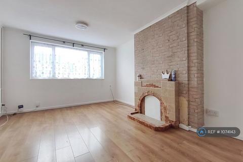 2 bedroom semi-detached house to rent, Meyrick Avenue, Luton, LU1